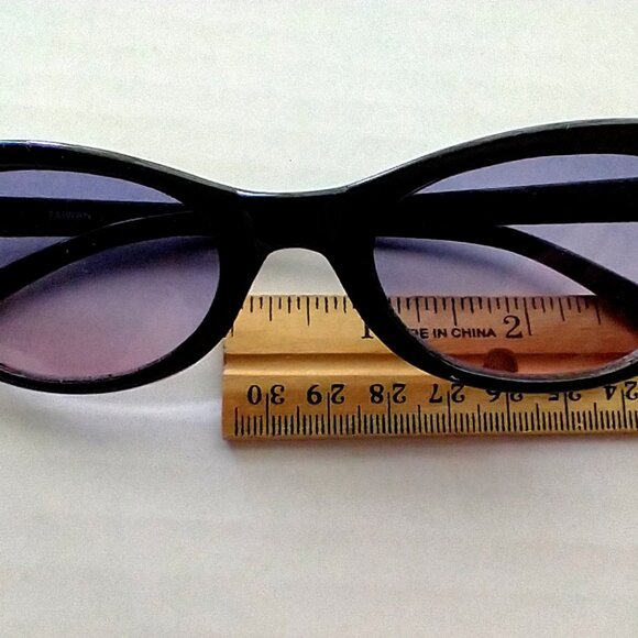 90s Butterfly Sunglasses Cateye Black Frame Violet Gradient Lens Deadstock - Picture 8 of 9